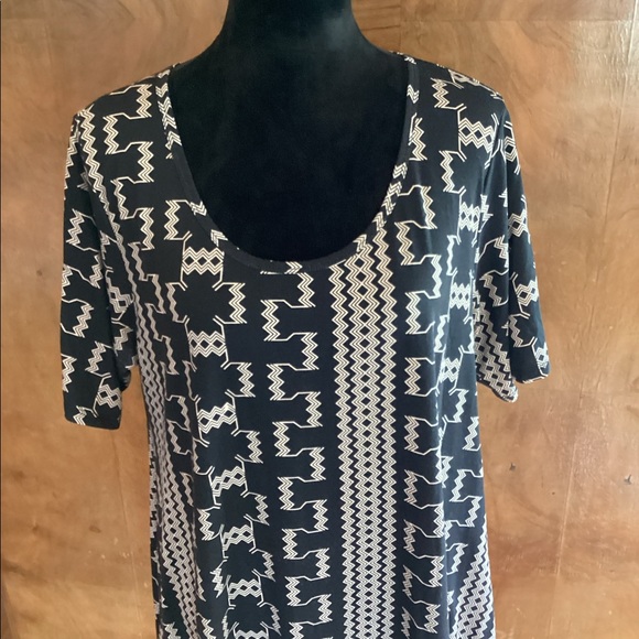 LuLaRoe Side Slit Top - Picture 2 of 8